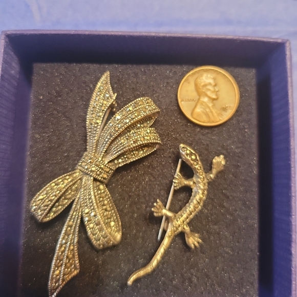 Elegant Vintage Marcasite  Brooch Set - Picture 2 of 3